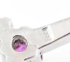 Fehérarany (Au/14k) nyaklánc medállal, medál rubinnal és brillekkel ékített, jelzett, h: 50 cm, brut...