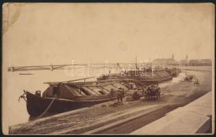 cca 1890 Szeged, Tisza-híd, keményhátú fotó, foltos, hátoldalon feliratozva, 13,5×21,5 cm