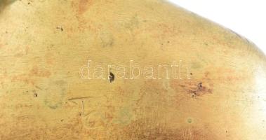 Tőrös Gábor (1934-2021): Istennő. Öntött, patinázott bronz, márvány talapzaton. m: 17 cm