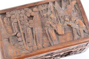 Kínai faragott faládikó, figurális és florális díszítéssel, XX. század második fele, 11x22x14 cm