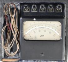 Régi fényerősség-mérő (luxmérő), sérült dobozában. Elektromos Mérőműszer KSZ. Budapest. 21x22x10cm