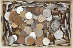~1,8kg vegyes magyar érmetétel barna dobozban T:vegyes