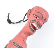 Kínai pajzán faragott fa figura, kopásokkal, m: 36 cm