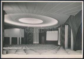 Seidner Zoltán (1896-1960). Budapest, Broadway Mozi, ma Belvárosi Színház, hátoldalon feliratozott, pecséttel jelzett fotó, kis hibákkal, 17×23,5 cm