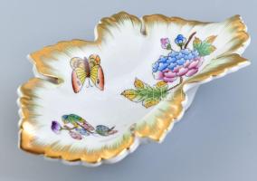 Herendi porcelán Viktória mintás leveles tálka, kézzel festett, jelzett, kis kopásnyomokkal, 14,5×8 cm