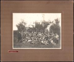 cca 1914 Craiova / Királyi, Bibescu park, katonai csoportkép, kartonra kasírozott fotó, 16×22 cm