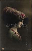 1912 Hölgy divatos kalapban / lady in fashion hat (EK)