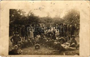 Magyar cserkészcsapat / Hungarian scout camp. photo (fa)