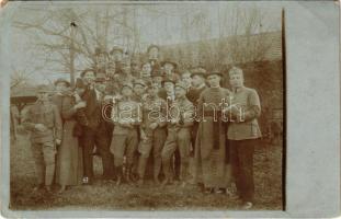 1918 Zenta, Senta; osztrák-magyar katonák csoportja és pap / K.u.k. military group, soldiers, priest. photo (EB)