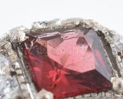 Exkluzív gránát köves ezüst (Ag) gyűrű 0,8 cts 3,04 g Jelzett m: 55