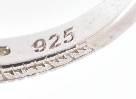 Exkluzív gránát köves ezüst (Ag) gyűrű 0,8 cts 3,04 g Jelzett m: 55