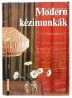 Modern Kézimunkák. Összeáll.: Kun Anna. Minerva Kézimunkaalbumok. Bp., 1979., Közgazdasági és Jogi. Kiadói kissé szakadt papírmappában.