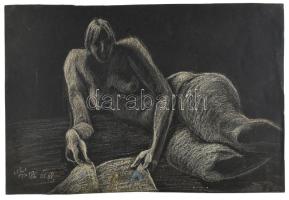 Nagy Lajos (1956-): Női akt. Kréta, papír, jelzett. 31,5x48,5 cm