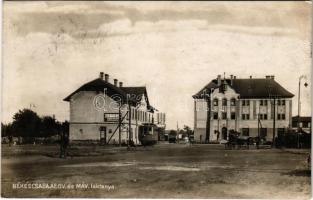 1928 Békéscsaba, Az AEGV (Alföldi Kisvasút, Alföldi Első Gazdasági Vasút), motor, felvételi épülete MÁV laktanya a vasútállomásnál, Steaua-Rex nyilvános benzinkút (fl)