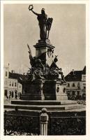 Arad, Vértanúk szobor, üzletek / martyrs statue, shops