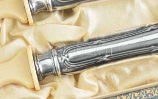 Ezüst (Ag) nyelű salátás, jelzett, dobozban, h: 27 cm