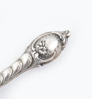 Ezüst (Ag) nyelű sajtvilla, jelzett, h: 20 cm