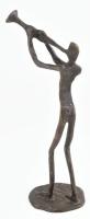 Jelzés nélkül: Trombitás. Bronz, kopott, m: 26 cm