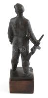 Olcsai Kiss Zoltán (1895-1981): Munkásőr. Fém, jelzett, fa talapzaton, m: 26,5 cm