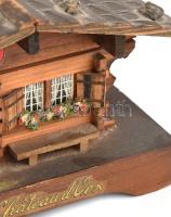 Zenélő alpesi ház, fa, működik, m: 8 cm