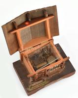 Zenélő alpesi ház, fa, működik, m: 8 cm