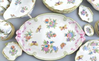 80 részes Herendi Viktória mintás tétel. Kézzel festett porcelán, jelzett, korának megfelelő kopások...