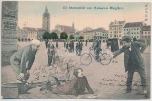 1903 Ceské Budejovice, Budweis; Ein Momentbild vom Budweiser Ringplatz / main square, shops. Montage with bicycle accident, men laughing at the woman, humour. M.N. & S.B.