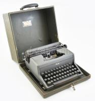 Cca. 1940-50. Katonai írógép, doboz sérült, írógép kifogástalan hibátlan állapotban.