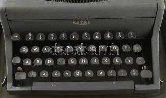 Cca. 1940-50. Katonai írógép, doboz sérült, írógép kifogástalan hibátlan állapotban