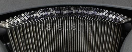 Cca. 1940-50. Katonai írógép, doboz sérült, írógép kifogástalan hibátlan állapotban