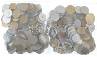 Vegyes, magyar és külföldi érmetétel mintegy ~1kg súlyban T:vegyes Mixed, Hungarian and foreign coin lot (~1kg) C:mixed