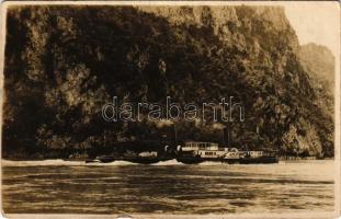 Orsova, DDSG "OESTERREICH" oldalkerekes gőzhajó a Kazán-szorosban / Cazan / sidewheeler steamship. photo (kis szakadás / small tear)