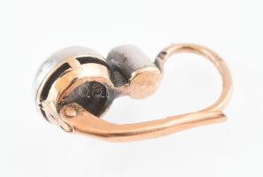 Arany (Au) 14k és ezüst (Ag) fülbevalópár, buton foglalt 2 régi csiszolású achtkant cca. 0,40 ct, és...