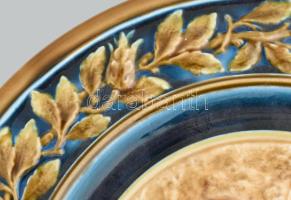 Bécsi porcelán fali dísztányér. Vízhordó lányka. XX: sz. eleje. Mázas kerámia, dombornyomott, jelzet...