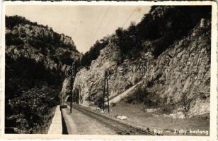 1942 Rév, Vad, Vadu Crisului; Zichy barlang előtti vasúti alagút / railway tunnel