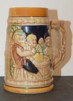 Japánban készített német nyelvű felirattal ellátott söröskorsó mázas kerámiából, 13cm-es magassággal