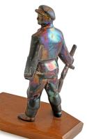 Munkásőr szobor és kisplasztika, kopásnyomokkal, m: 20 cm, 14×13 cm