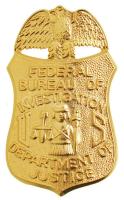 USA DN Szövetségi Nyomozó Iroda (FBI) aranyozott fém jelvény tanúsítvánnyal, tokban (49x29mm) T:1 USA ND Federal Bureau of Investigation (FBI) gilt metal badge with certificate, in case (49x49mm) C:UNC