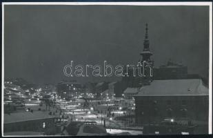 cca 1930 Szendrő István: Tabán este a Szerb-templommal. Pecséttel jelzett fotó 12x18 cm