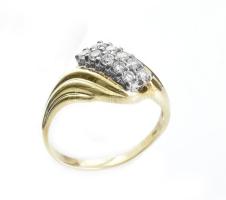 Arany (Au) 14K sárga arany gyűrű, 10db brill berakással (0.5ct; W/SI). Bruttó: 4.8g, 61-es méret.