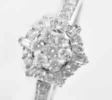 Arany (Au) 14K fehérarany gyűrű 25db brillel díszitve (ca. 1ct.; W/SI). Bruttó
3.2g, 60-as méret