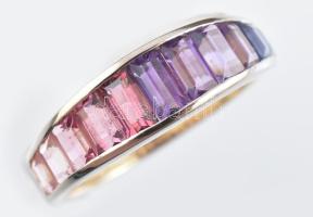 18K sárgaarany gyűrű 11db színátmenetes ametiszttel díszítve.
Bruttó 4.4g, 54-es méret