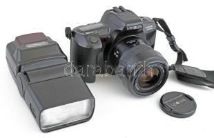 Minolta Dynax 303 SI analóg fényképezőgép, táskával, vakuval, a táskában 4 db filmmel, leírással.