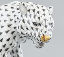 Herend- Tigris fekete hálós és arany festéssel. Méret L (20cm x
9,2cm x 8,5cm), hibátlan állapot. J...
