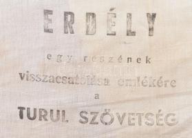 1940 Magyar nemzeti lobogó, rajta "Erdély egy részének visszacsatolása emlékére a Turul Szövets...