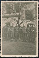 cca 1930-1940 Katonák csoportképe teherautó előtt, fotó, 9x6 cm