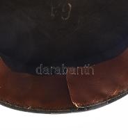 1950 Rákosi címeres vasutas tányérspaka zománcos sapkajevénnyel és Rákosi címeres vasutas gombbal. K...