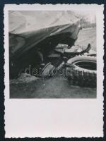 cca 1940 Úton elakadt, defektet kapott jármű (Csaba páncélgépkocsi?) a keleti fronton, II. világháborús fotó, 8,5x6,5 cm
