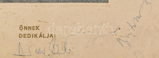 1969 SZÚR (Színész Újságíró Rangadó) színész csapatának fotója, Plajbász és Paróka újság ajándéka, a...