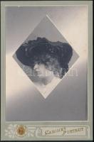 cca 1900 Női portré, keményhátú fotó Kováts nagybányai műterméből, 16,5×10,5 cm